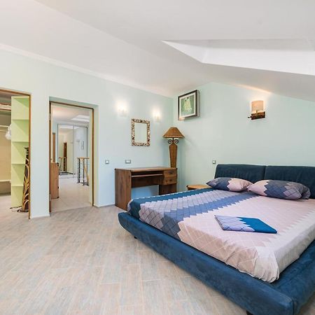Classical Deribasivska 3-Bedrooms Apartment Odessa Exterior foto