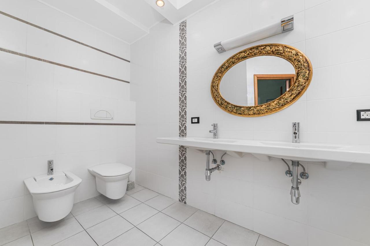 Classical Deribasivska 3-Bedrooms Apartment Odessa Exterior foto