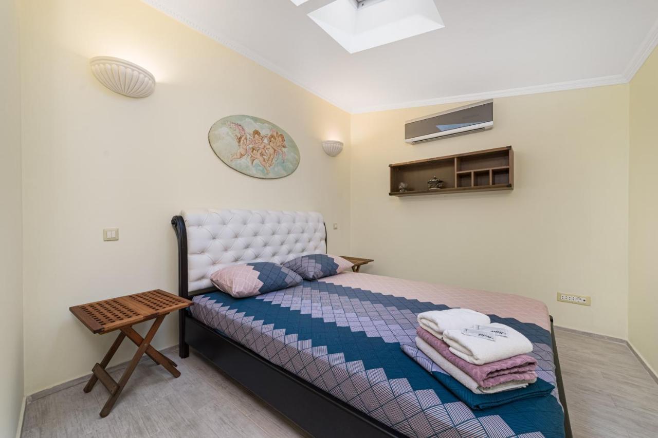 Classical Deribasivska 3-Bedrooms Apartment Odessa Exterior foto